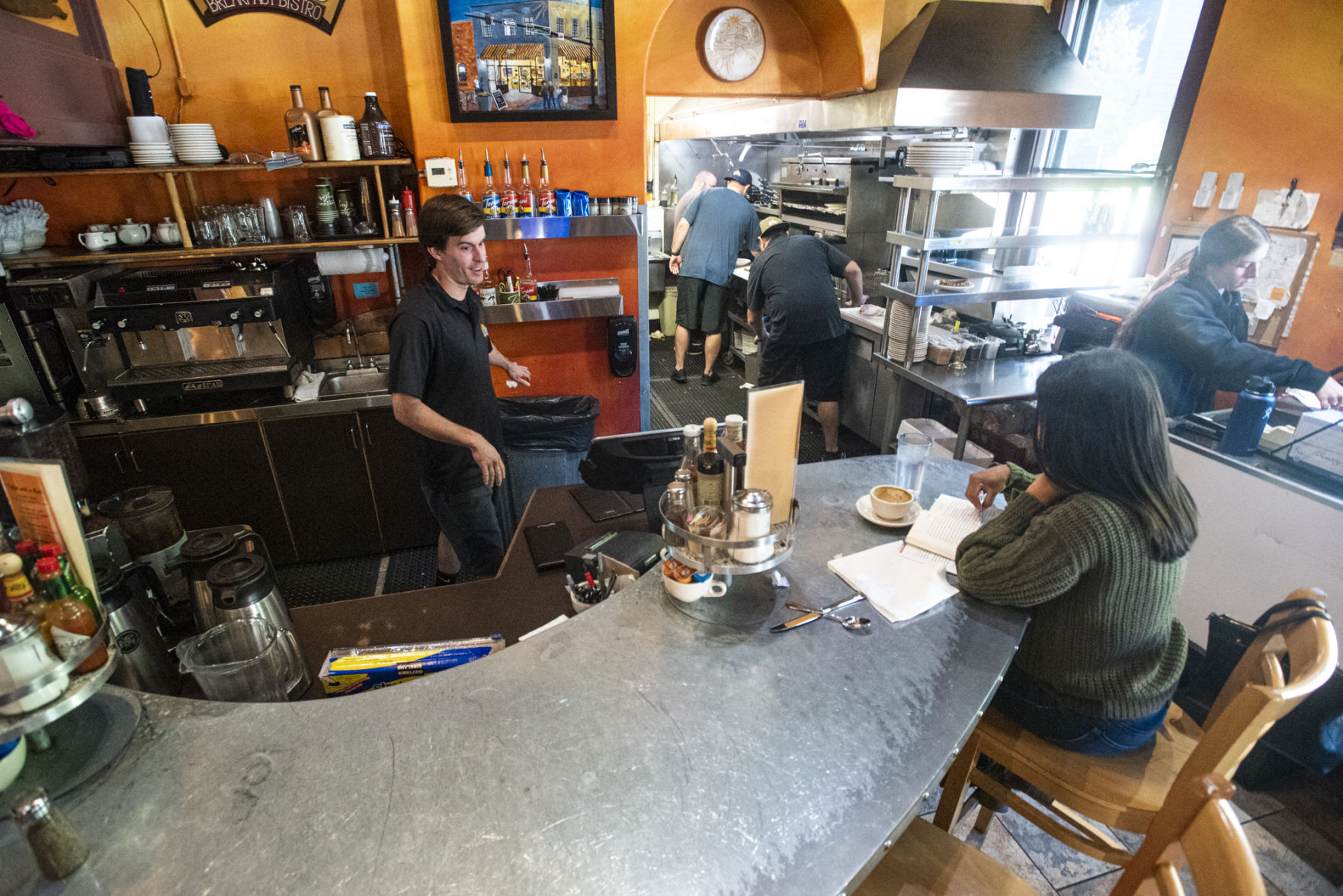 Goldys Bistro02.JPG